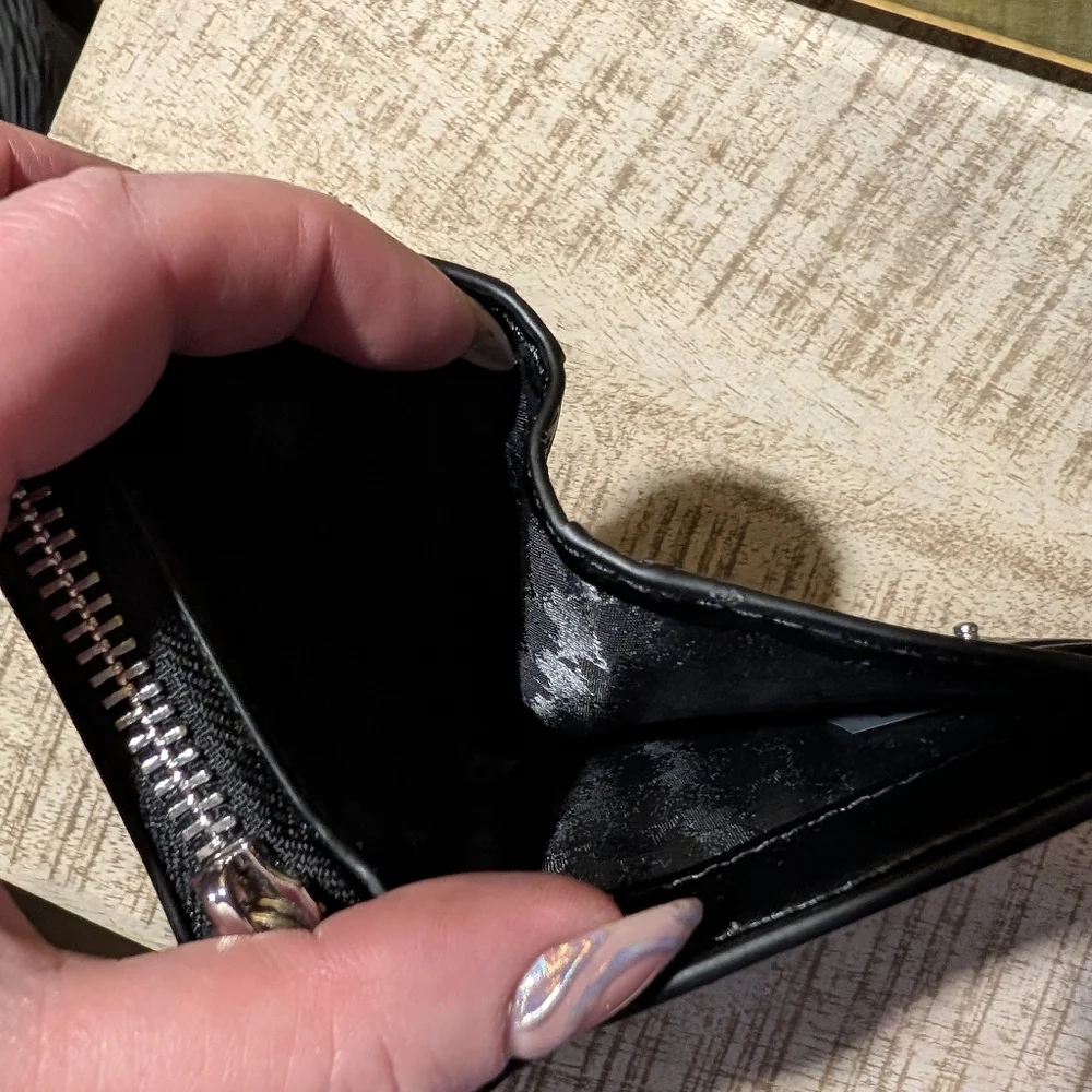 Karl Lagerfeld Paris Jacqueline Leather Wallet Black w/ Raised Block Lettering - Picture 5 of 12